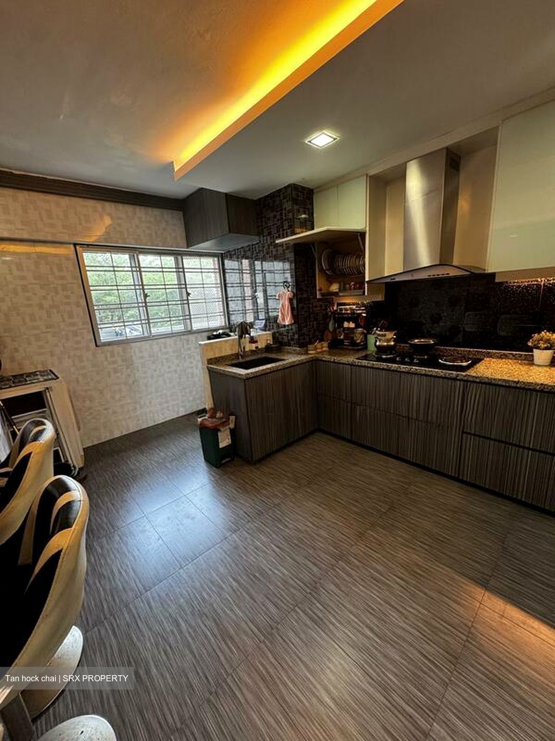 Blk 558 Jurong West Street 42 (Jurong West), HDB Executive #519289261